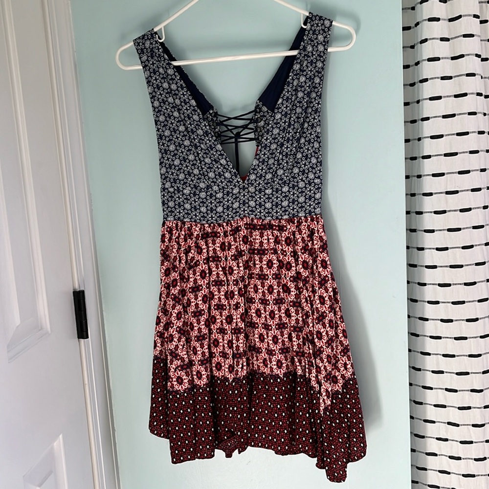 Lulus dress with tie string back closure, summer dress